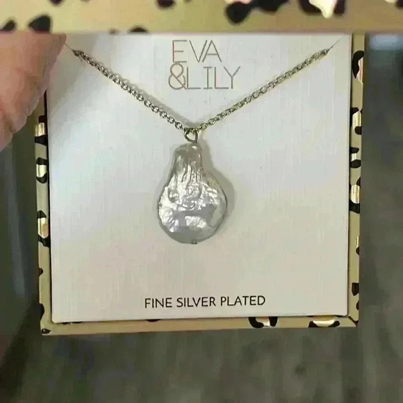 EVA & LiLy Necklace- New in Box - Picture 6 of 6